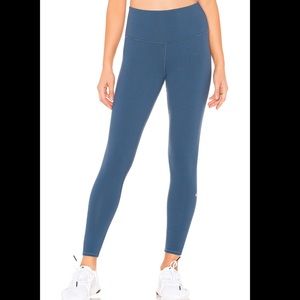 Alo Yoga High Waist Airbrush Legging in Eclipse